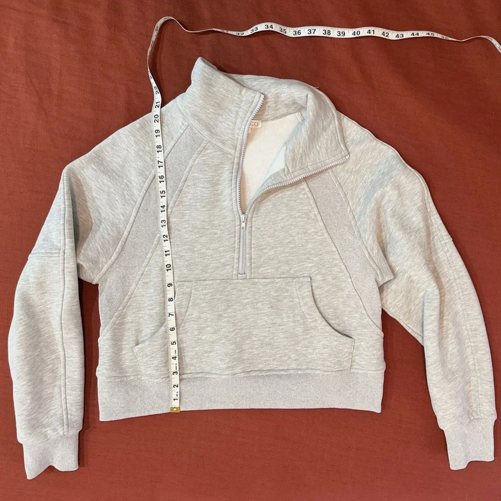 AEMI + CO Light Gray Dove Funnel Neck Half Zip Activewear Crop Sweatshirt - Picture 5 of 9